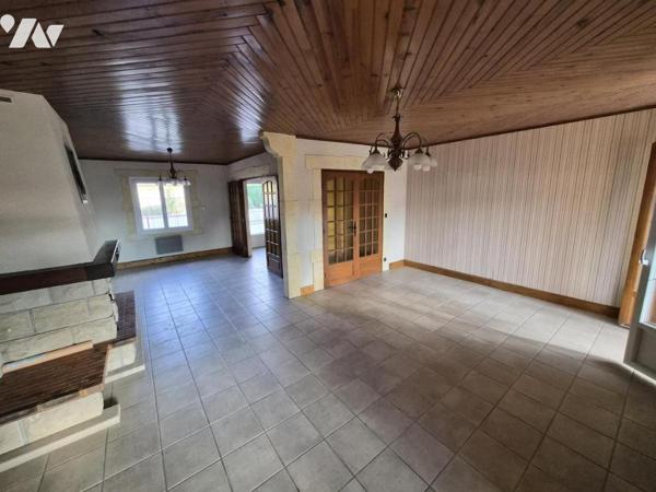 BELLE MAISON  PLAIN-PIED T10 AVEC PISCINE, GARAGES ET JARDIN CLOS