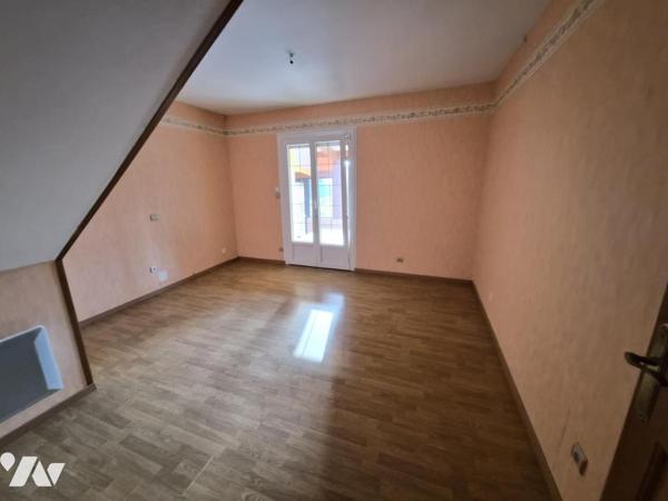 BELLE MAISON  PLAIN-PIED T10 AVEC PISCINE, GARAGES ET JARDIN CLOS