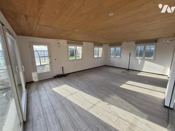 BELLE MAISON  PLAIN-PIED T10 AVEC PISCINE, GARAGES ET JARDIN CLOS