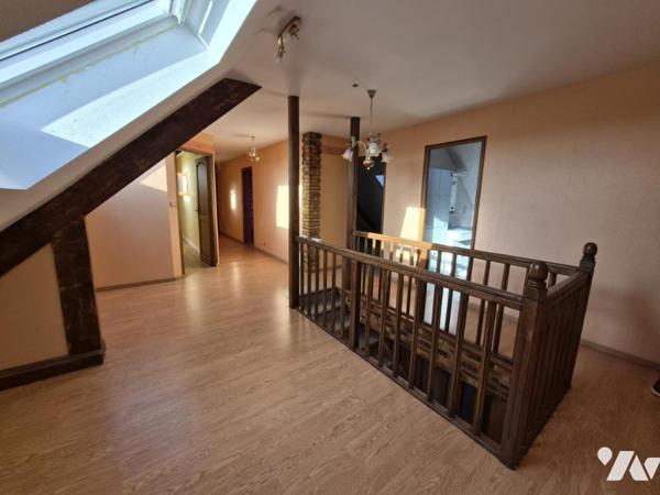 BELLE MAISON  PLAIN-PIED T10 AVEC PISCINE, GARAGES ET JARDIN CLOS