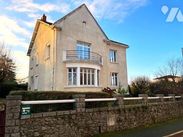 Les Herbiers centre ville Maison 4 chambres+ bureau