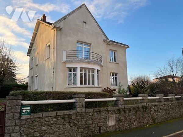 Les Herbiers centre ville Maison 4 chambres+ bureau