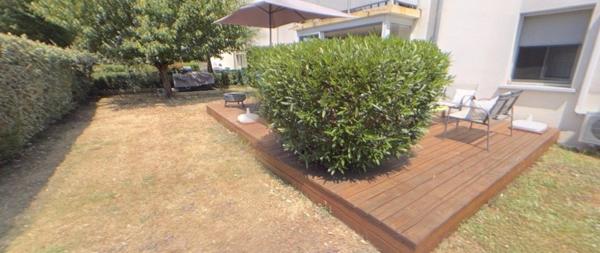 Rare sur le marché : Appartement T3 avec un véritable jardin, une terrasse idéale pour recevoir et une véranda pour profiter de chaque instant.