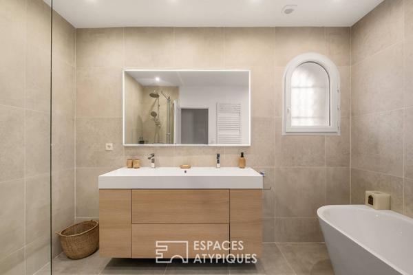 Maison familiale avec piscine proche du centre village