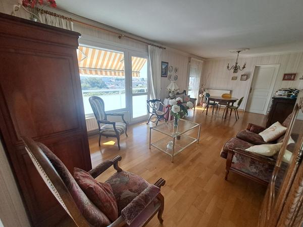 Appartement lumineux avec balcon au dernier étage secteur Saint-Martin Jaurès Le Mans
