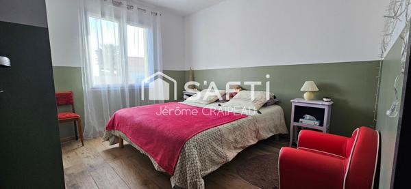 Maison récente non mitoyenne de plain pied aux Normes RT 2012 avec 3 chambres et garage.