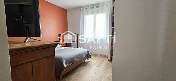 Maison récente non mitoyenne de plain pied aux Normes RT 2012 avec 3 chambres et garage.