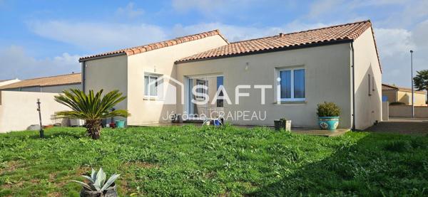 Maison récente non mitoyenne de plain pied aux Normes RT 2012 avec 3 chambres et garage.