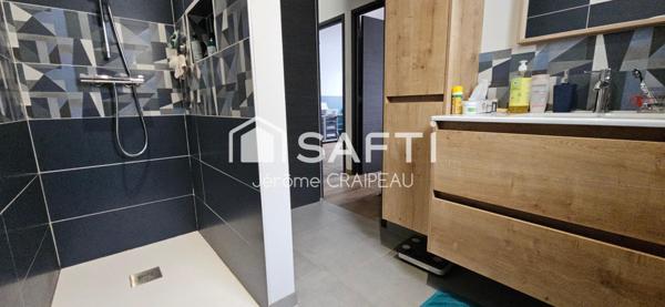 Maison récente non mitoyenne de plain pied aux Normes RT 2012 avec 3 chambres et garage.