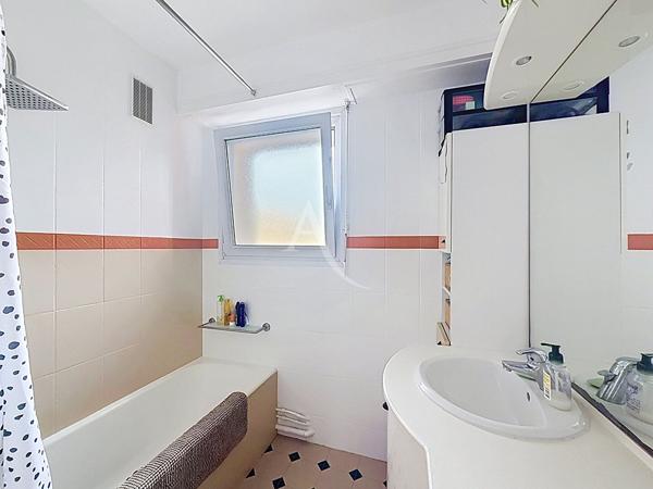 Pau Quartier Saint-Dominique / Appartement T3 lumineux avec cave et garage