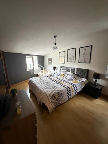 MAISON DE VILLAGE 112 M² AVEC COUR DE 20 M² ET TERRASSE DE 13 M² + ANNEXE