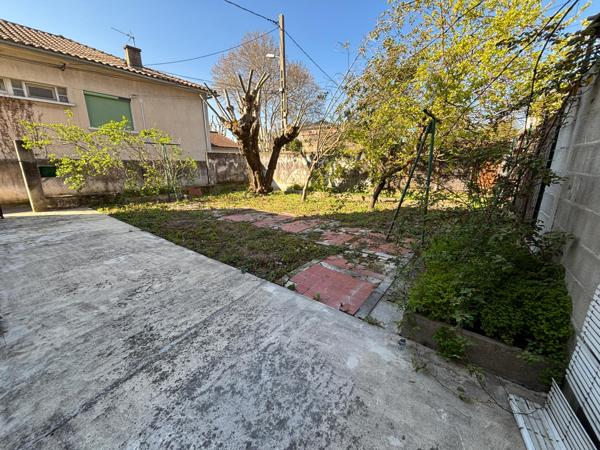 Maison de ville avec jardin, terrasse et garage