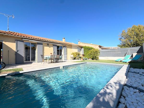 A VENDRE 84120 PERTUIS MAISON PLAIN PIED 4 PIECES D'ENVIRON 98 M² AVEC JARDIN, GARAGE ET PISCINE
