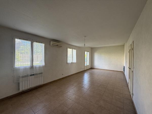 Maison avec jardin et garage attenant