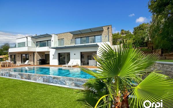 Maison à vendre    5 pièces •  Les Issambres - Roquebrune-sur-Argens
