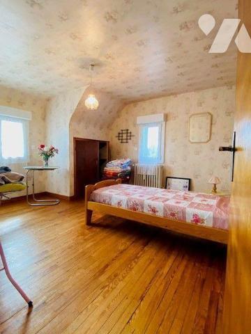 A vendre à Perros-Guirec (22700), Pavillon de plain-pied + étage, d'une surface habitable de 10...