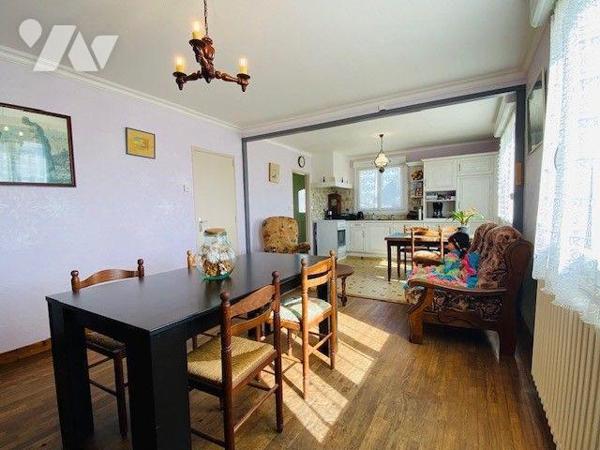 A vendre à Perros-Guirec (22700), Pavillon de plain-pied + étage, d'une surface habitable de 10...