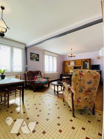 A vendre à Perros-Guirec (22700), Pavillon de plain-pied + étage, d'une surface habitable de 10...