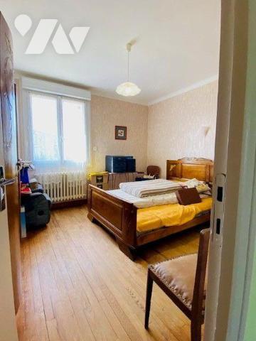 A vendre à Perros-Guirec (22700), Pavillon de plain-pied + étage, d'une surface habitable de 10...