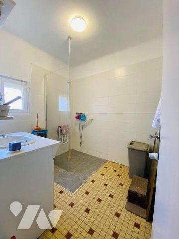 A vendre à Perros-Guirec (22700), Pavillon de plain-pied + étage, d'une surface habitable de 10...