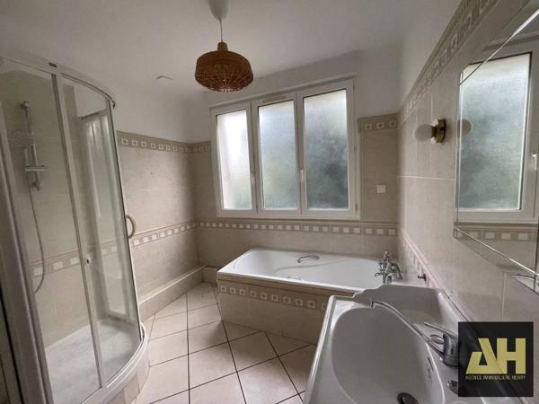 LE RELECQ-KERHUON - BELLE MAISON TRADITIONNELLE SUR SOUS-SOL- NON MITOYENNE - PARFAIT ÉTAT