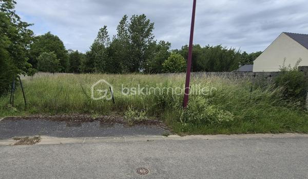 Vous recherchez un terrain pour construire votre future maison dans un environnement paisible ?

Découvrez ce terrain viabilisé de 740m² , situé dans un secteur calme et agréable à 10 min de Montmirail . Il bénéficie d'un cadre privilégié, idéal pour un projet de construction familiale.

✨Surface 740m²
✨Terrain viabilisé
✨Endroit calme
✨Partiellement calme

 Une belle opportunité pour concrétiser votre projet immobilier dans un cadre serein.