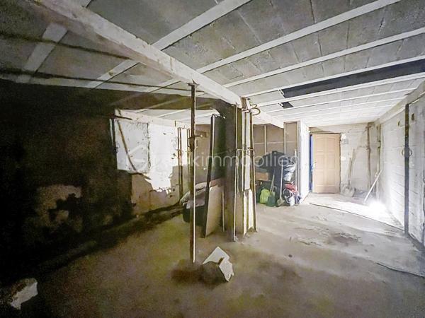 Belle opportunité celliers à vendre fonctionnel à saisir , pratique parfait pour conservation et rangement, sécurisé, facile d’accès, possibilité de faire aussi un atelier très grande taille.
Conservation optimale pour vos bouteilles comme  cave à vins privée,
 Les 2 celliers sont attenant dans un petit immeuble sur les Quais de Sète.
N'hésitez pas a me contacter : Muriel au 07.83.54.42.09 ou Damien au 06.32.99.33.86
Nous nous ferons un plaisir a vous renseigner.