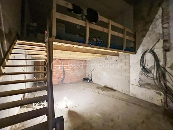 Belle opportunité celliers à vendre fonctionnel à saisir , pratique parfait pour conservation et rangement, sécurisé, facile d’accès, possibilité de faire aussi un atelier très grande taille.
Conservation optimale pour vos bouteilles comme  cave à vins privée,
 Les 2 celliers sont attenant dans un petit immeuble sur les Quais de Sète.
N'hésitez pas a me contacter : Muriel au 07.83.54.42.09 ou Damien au 06.32.99.33.86
Nous nous ferons un plaisir a vous renseigner.