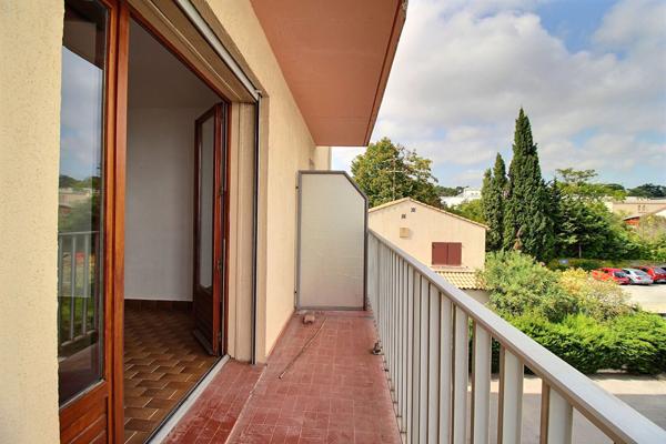 CASTELNAU-LE-LEZ - arrêt de tram Clairval - T1 de 21.88 m² avec balcon de 3.8m² et parking
