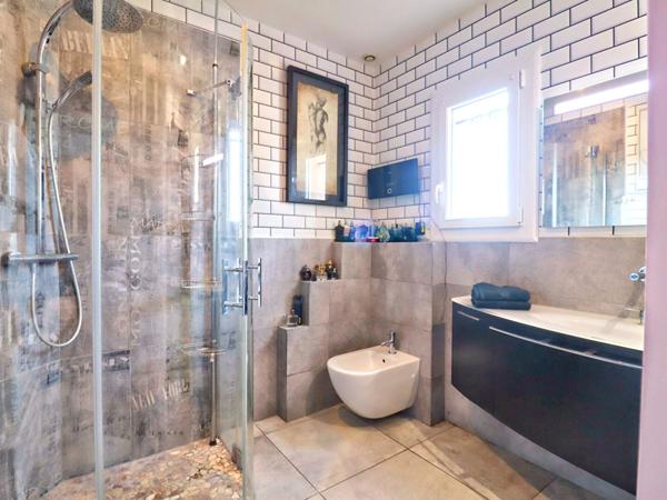 VILLA D'EXCEPTION TYPE 8 AVEC VUE IMPRENABLE JARDIN PISCINE ET TERRASSE