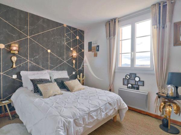 VILLA D'EXCEPTION TYPE 8 AVEC VUE IMPRENABLE JARDIN PISCINE ET TERRASSE