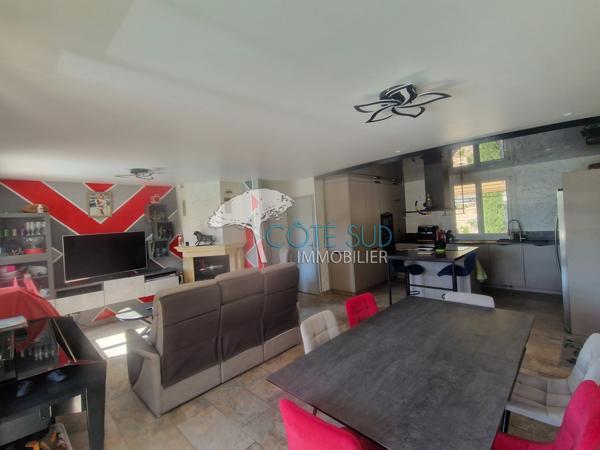 Lorgues (83510) Maison Lorgues 5 pièces 3 chambres avec piscine et garage, dans un quartier résidentiel, en position dominante