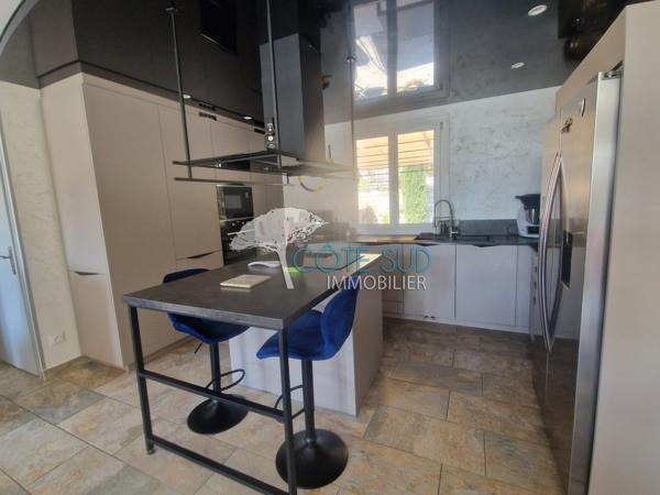 Lorgues (83510) Maison Lorgues 5 pièces 3 chambres avec piscine et garage, dans un quartier résidentiel, en position dominante