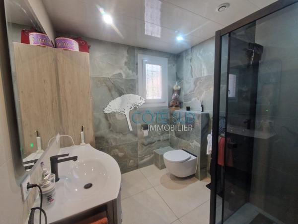 Lorgues (83510) Maison Lorgues 5 pièces 3 chambres avec piscine et garage, dans un quartier résidentiel, en position dominante