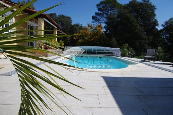 Lorgues (83510) Maison Lorgues 5 pièces 3 chambres avec piscine et garage, dans un quartier résidentiel, en position dominante