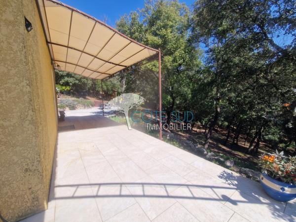 Lorgues (83510) Maison Lorgues 5 pièces 3 chambres avec piscine et garage, dans un quartier résidentiel, en position dominante