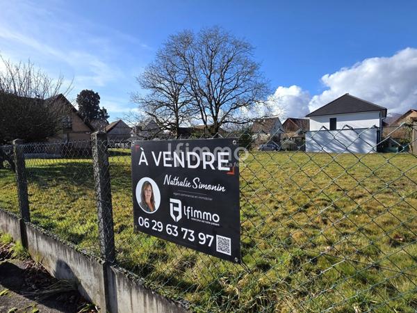 Beau terrain constructible au calme