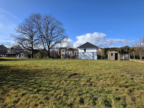Beau terrain constructible au calme