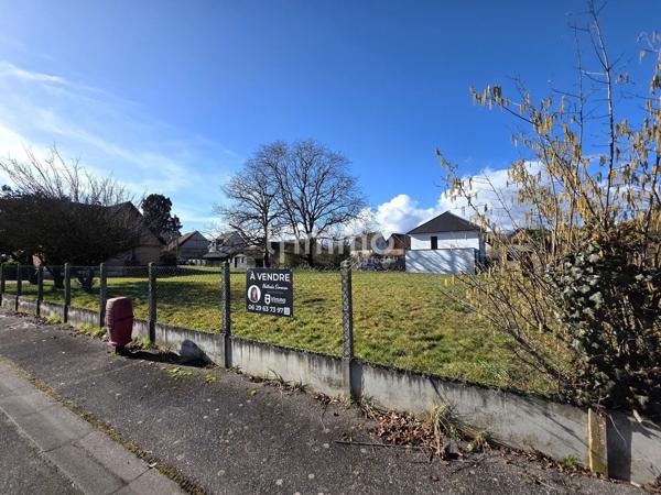 Beau terrain constructible au calme