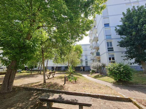 La Rochelle Marché central T4 de 74 m² Carrez avec Balcon Cave et Ascenseur