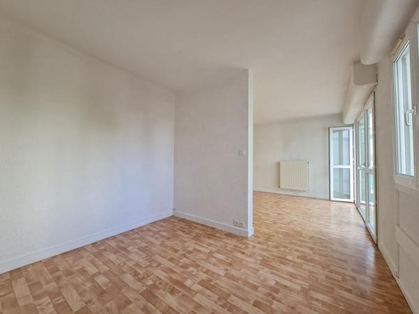 La Rochelle Marché central T4 de 74 m² Carrez avec Balcon Cave et Ascenseur
