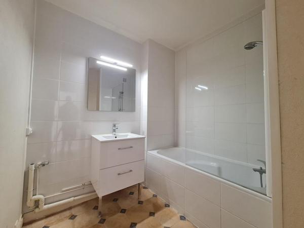 La Rochelle Marché central T4 de 74 m² Carrez avec Balcon Cave et Ascenseur