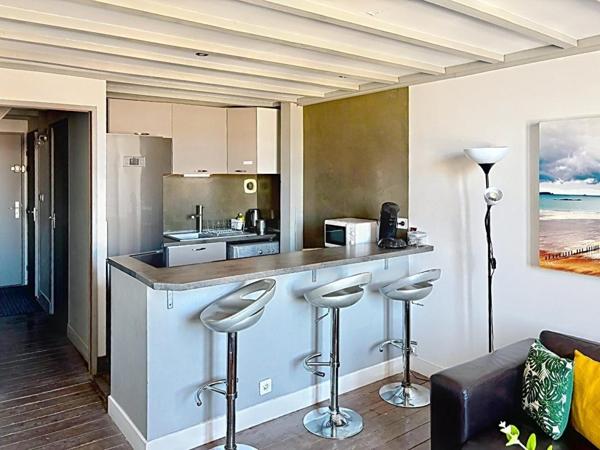 Bordeaux Nansouty  Duplex de charme avec parking, vendu meublé, fort potentiel locatif
