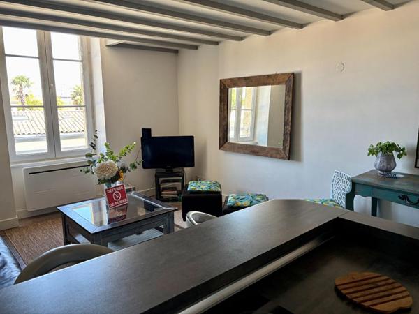 Bordeaux Nansouty  Duplex de charme avec parking, vendu meublé, fort potentiel locatif