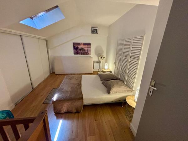 Bordeaux Nansouty  Duplex de charme avec parking, vendu meublé, fort potentiel locatif