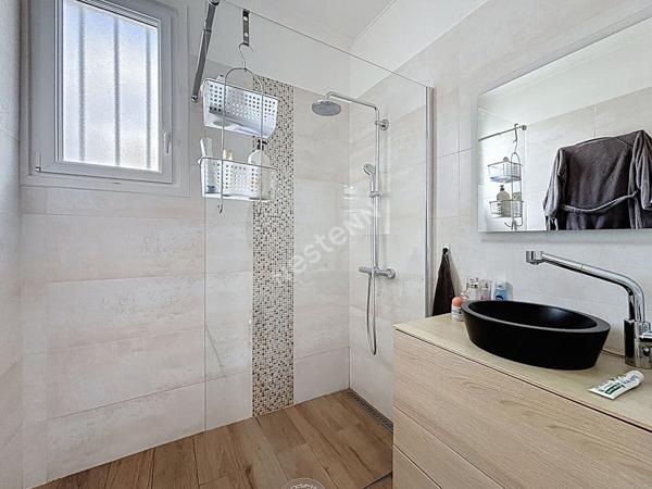 Maison à vendre à Rezé - 4 pièces, 3 chambres, bon état