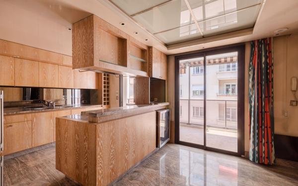 Appartement à vendre    5 pièces • 170 m2 Lyon 6