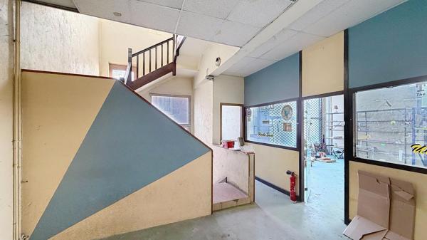 LOCAL COMMERCIAL 600 m² à rénover + terrain constructible