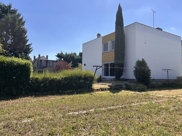 Vente                                                      Maison
                        
                     7 pièces                      168 m2                     à Nevers