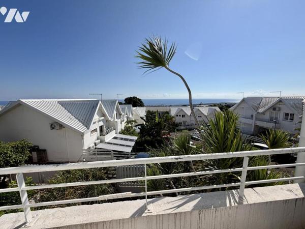 SAINT DENIS MAISON T4 COUR-PARKINGS-VUE MER